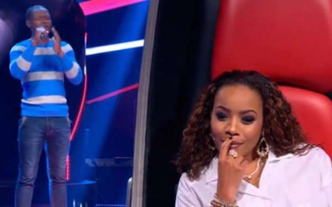 o cantor tem um timbre que lembra Alexandre Pires