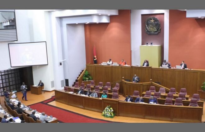 Oposição "boicota" debate mensal exigindo transmissão em directo na TPA