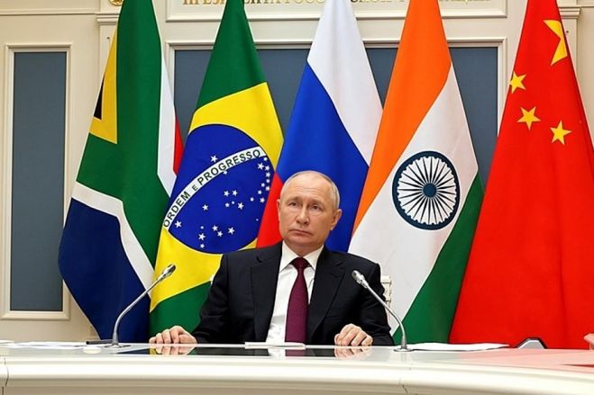 Putin diz aos países BRICS que modelo de globalização liberal “tornou-se obsoleto”