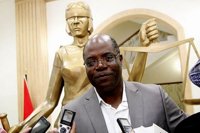 Defesa alega inocência de grupo acusado de planear atentados em Angola