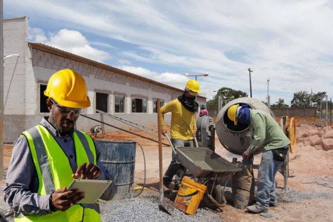 Executivo vai investir 500 milhões de dólares para construção de escolas até 2028 - João Lourenço