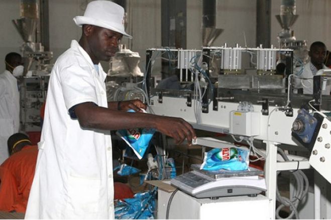 Revisão em baixa do crescimento de Angola mostra "fraquezas da economia"