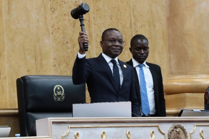 Adão de Almeida eleito novo presidente da Assembleia Nacional