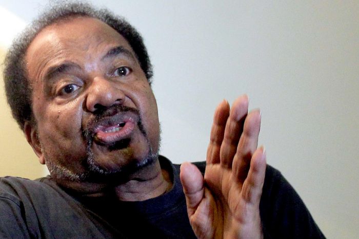 Independências: Angola devia “recuar para melhor avançar” – Bonga