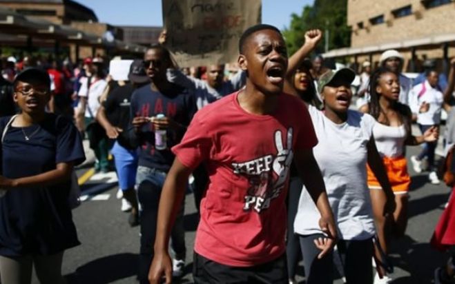 Estudantes manifestam sábado em Luanda contra aumento de taxas e tarifas das universidades