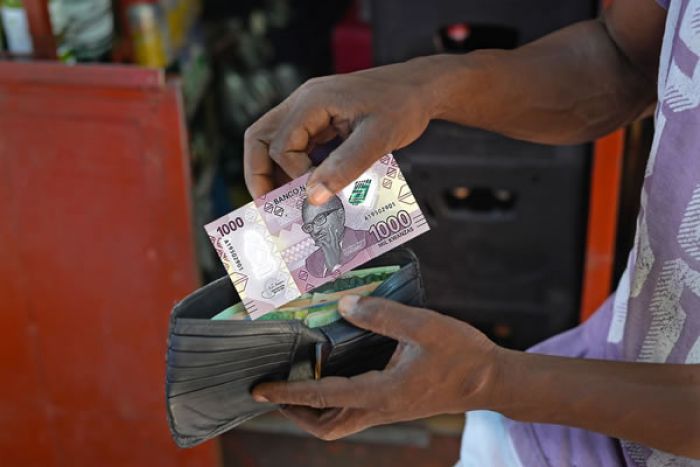 Aumento do salário mínimo é um ‘logro’ para milhares de trabalhadores angolanos