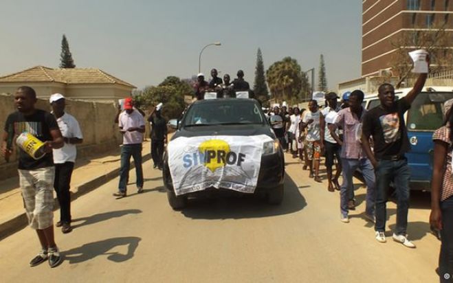 Governo angolano deve 118 milhões de dólares aos professores