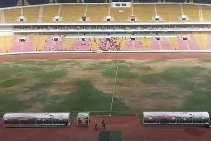 1.º de Agosto multado devido ao mau estado do relvado do estádio 11 de Novembro