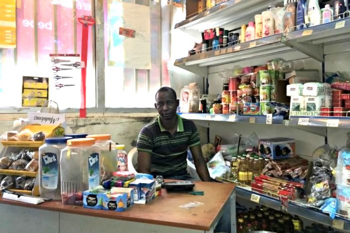 Comerciantes africanos em Angola querem apoio para legalizar 300 mil "mamadus"