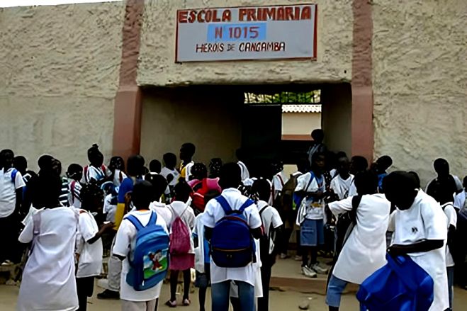 Falta de condições nas escolas marca arranque letivo em Angola - associação