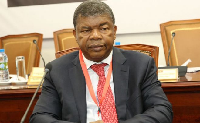 Um dos maiores desafios de João Lourenço é "impor-se como presidente"