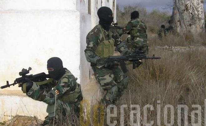 Grupo de Acções Especiais dos Comandos Angolanos na foto