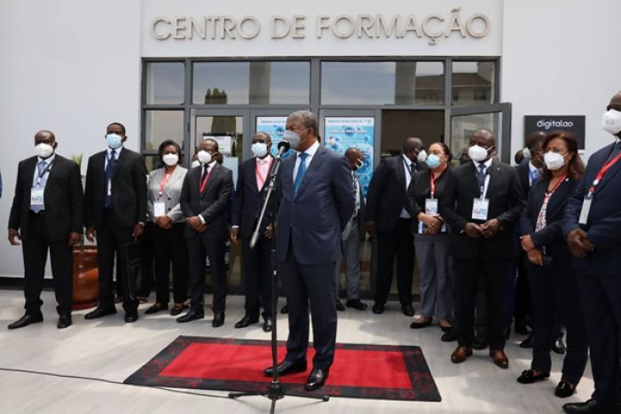 O apelo ao bom uso das redes sociais devia ser seguido com o apelo ao bom uso das TV's públicas