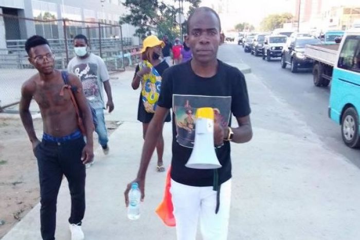 Tanaice Neutro entre os sete activistas presos desde sábado por ofensas ao PR