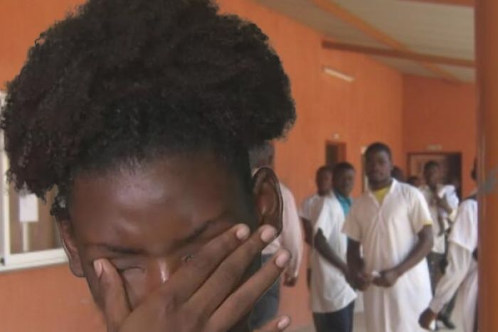 Escolas de Luanda proíbem cortes de cabelo “extravagantes” por “incitarem à violência"