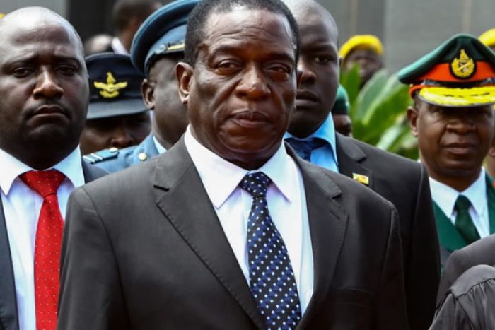 João Lourenço felicita Mnangagwa por vitória eleitoral no Zimbabwe -