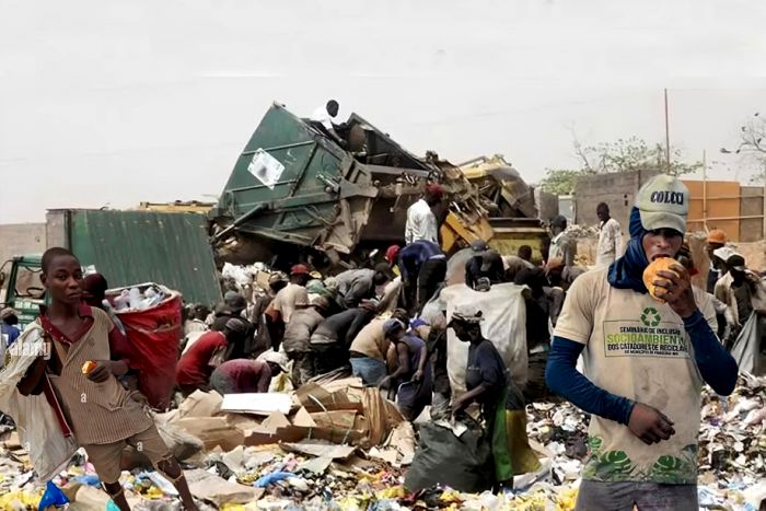 Cidadãos arriscam a vida para se alimentar do lixo no Aterro Sanitário