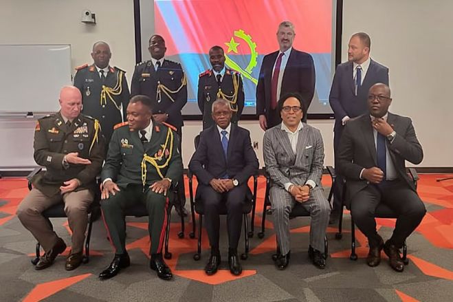 Delegação angolana e dos EUA