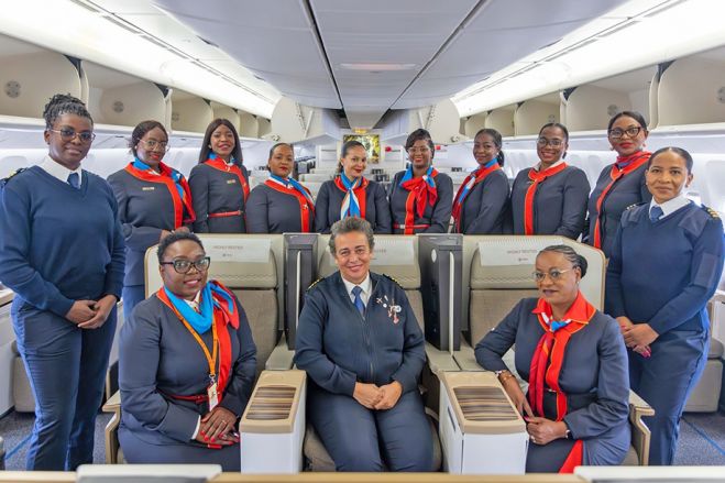 TAAG realiza primeiro voo só com mulheres tripulantes no Boeing 777