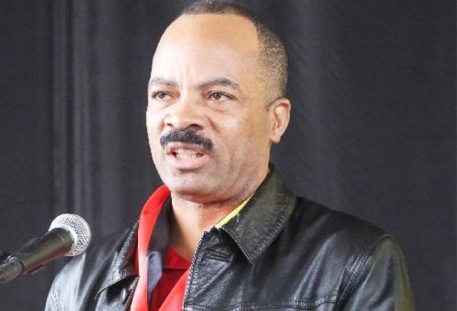 "Não comam bife, comam atum", recomenda João Pinto, do MPLA