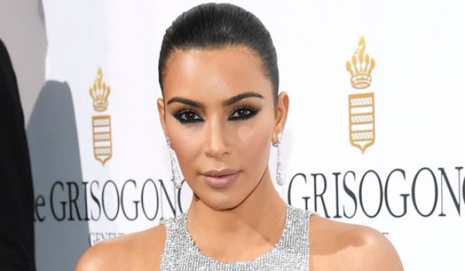 Socialite Kim Kardashian fez brilhar o diamante de Sindika em Cannes