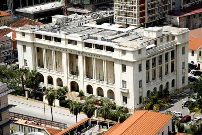 Diplomatas Angolanos: Entre a Incompetência o Nepotismo e o Tribalismo