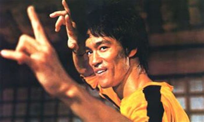 Bruce Lee recebe homenagem ao completar 75 anos