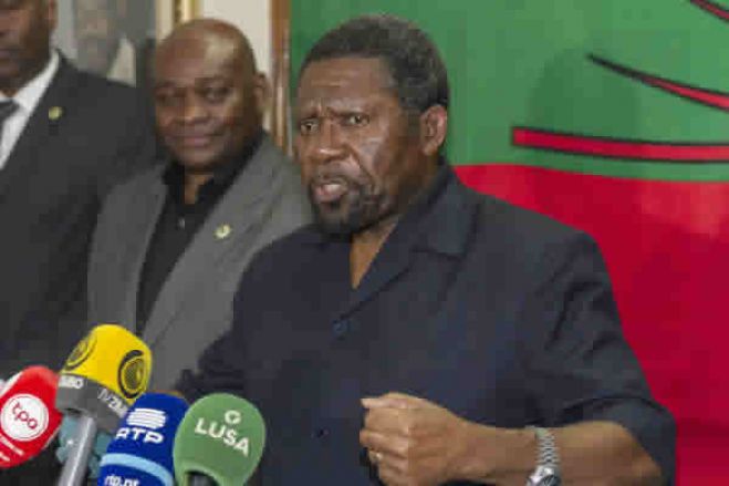 Isaías Samakuva deixa liderança da UNITA