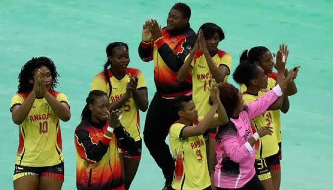 Jogadoras agradecem apoio da torcida após derrota para a Noruega (Foto: Getty Images)
