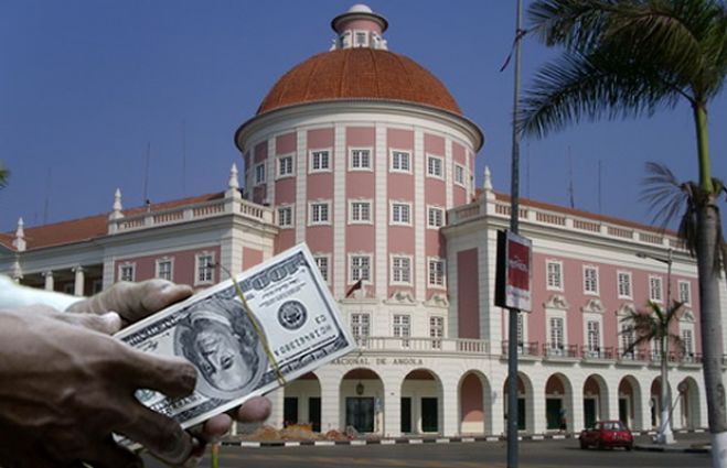 Preço do dólar no mercado de rua de Luanda segue em alta