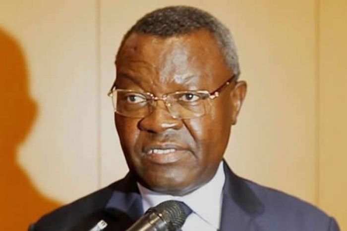 Um romance sujo de amor dentre eles ou simplesmente "sexo poder dinheiro e remadas entre eles?"