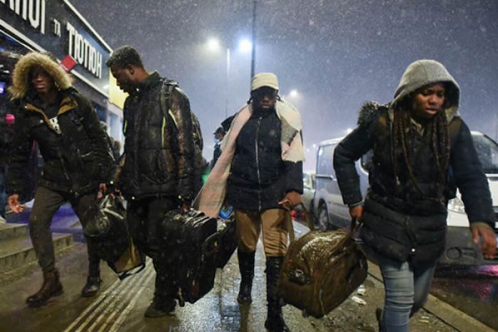 União Africana condena tratamento 'racista' dado a africanos impedidos de deixar a Ucrânia