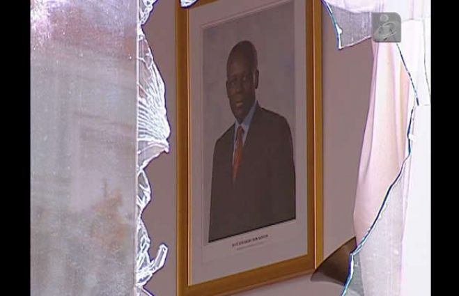 Consulado Geral de Angola no Porto vandalizado