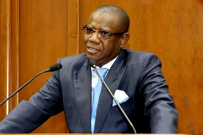 Decretaria estado de emergência educacional como Presidente da República