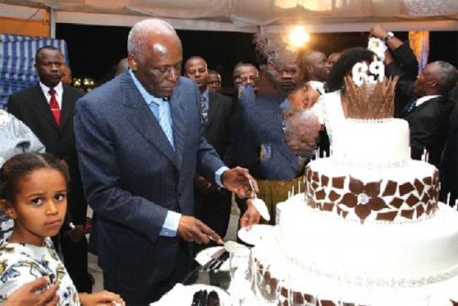 Aleluia, aleluia, aleluia, hoje é 28 de agosto, o dia do pai da nação angolana