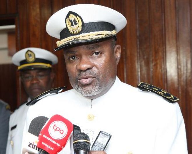 O almirante angolano, Augusto da Silva Cunha na foto