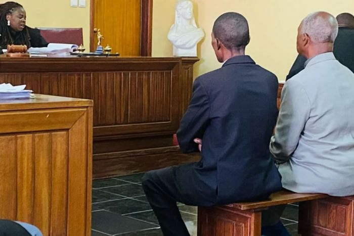 Padre de 80 anos de idade julgado por crimes de difamação, calúnia e injúria contra o arcebispo