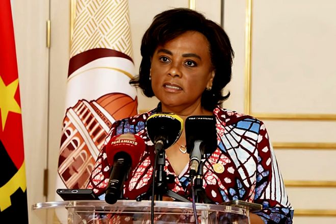 Carolina Cerqueira acusada de transformar Parlamento em extensão do poder presidencial