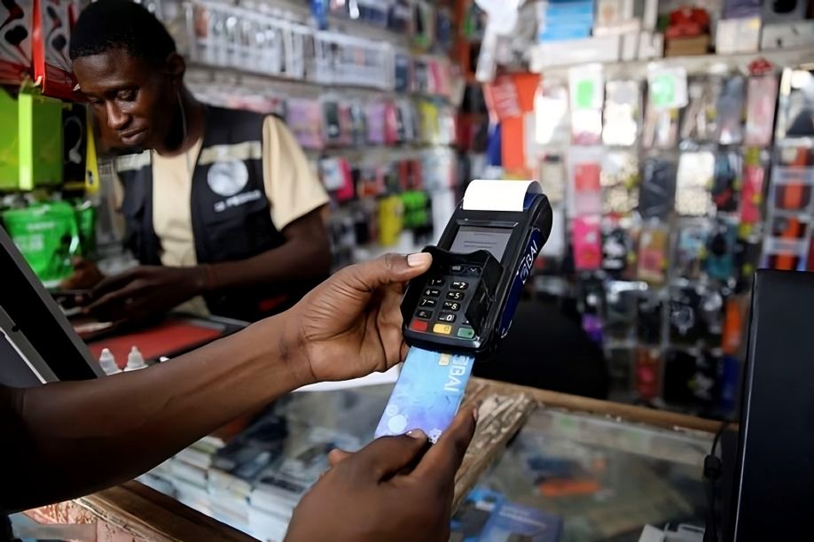 Ataque à Unitel continua a afetar pagamentos digitais e paralisa negócios em Luanda