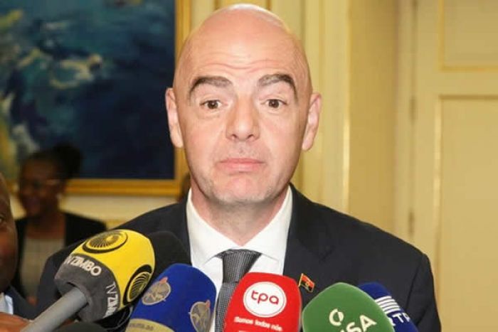 Presidente da FIFA mostra confiança em Angola e diz que "corrupção nunca mais"