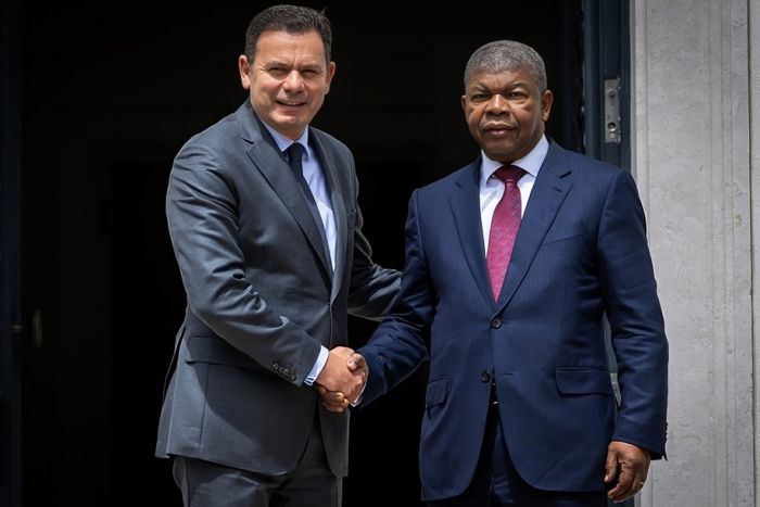 Relações luso-angolanas "não vivem lua-de-mel" mas estão num bom momento