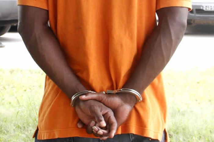 Homem detido na Maianga por agredir mulher acusando-a de “roubo” dos órgãos genitais