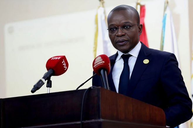 Presidente do parlamento alerta que as seitas e rituais religiosos afetam as famílias angolanas