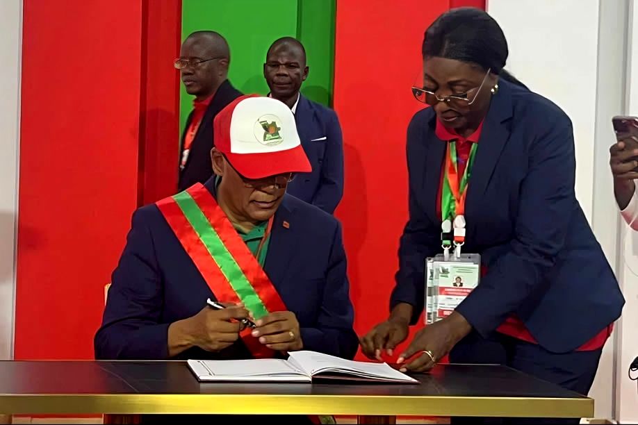 Líder da UNITA compõe novo executivo do partido com nomeações dos seus membros