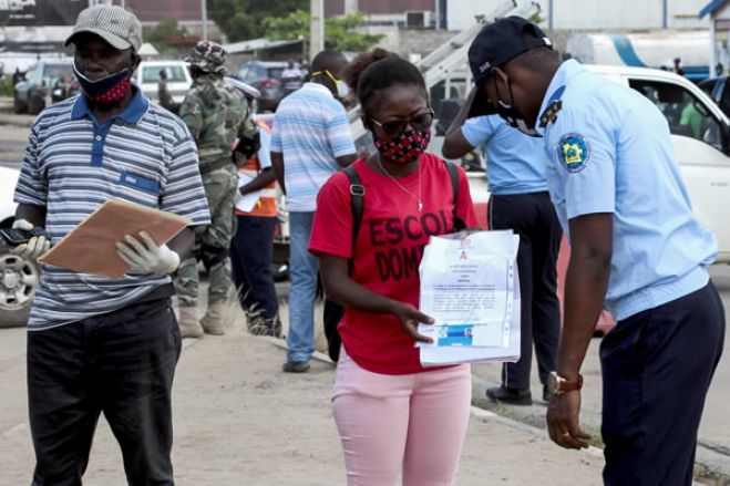 Covid-19: Angola aperta regras para travar aumento de casos e impõe sanções mais pesadas