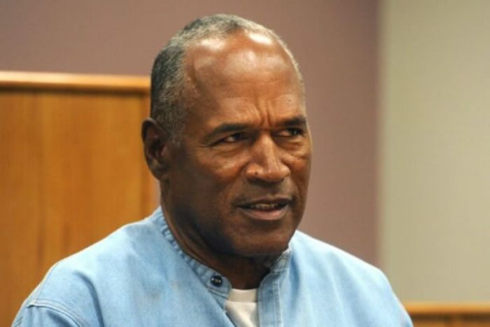 Morreu O. J. Simpson, ex-estrela do futebol americano, absolvido no ‘julgamento do século’