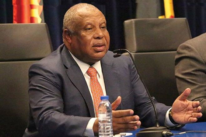 Jornalista desmente Higino Carneiro e diz que Nito Alves entregou-se e não foi capturado conforme versão do general