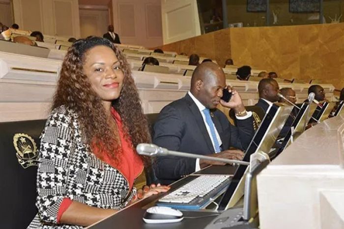 UNITA nega acordo com MPLA para expulsão de "Tchizé" dos Santos