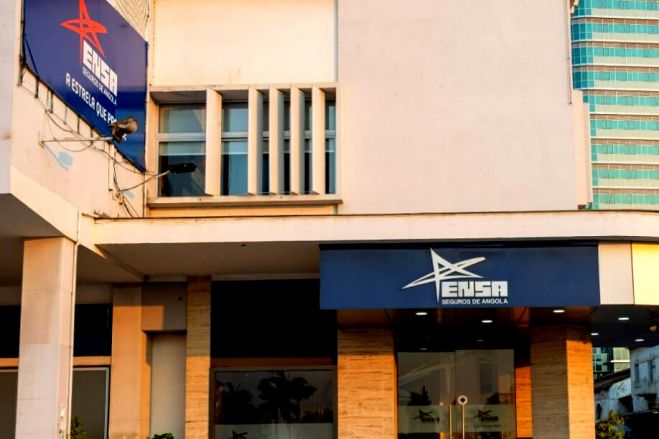 Estado angolano vai alienar ações do Standard Bank, BODIVA e ENSA até novembro