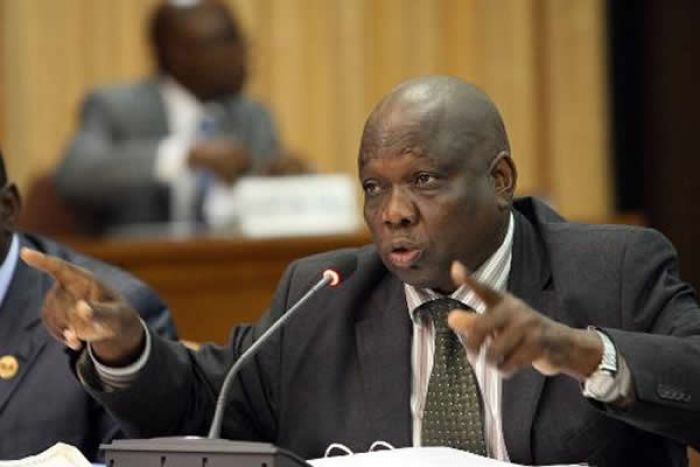 Família dos Santos é vítima de "perseguição aberta" - Makuta Nkondo